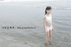 <b>海边玩沙的日本少儿loli，大方得体，羡煞旁人！【16P】</b>